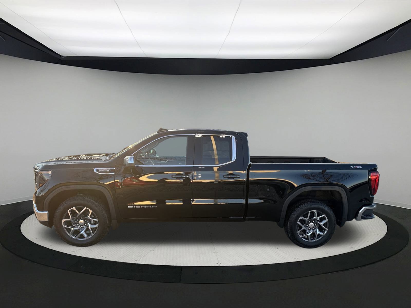 New 2026 GMC Sierra 1500 SLE image 4