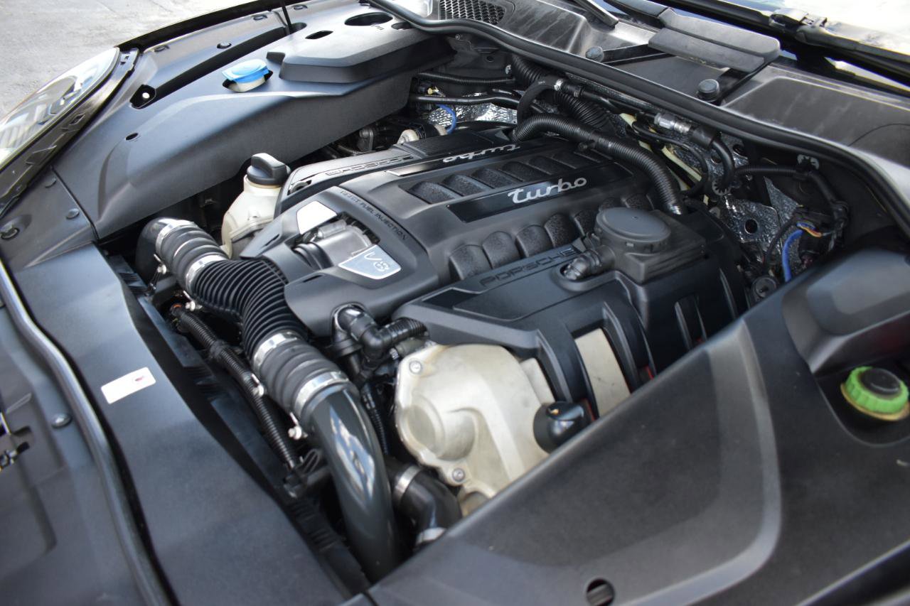 Used 2015 Porsche Cayenne Turbo AWD/4WD image 52