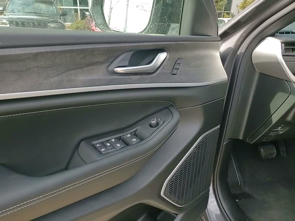 New 2026 Jeep Grand Cherokee L Limited image 21