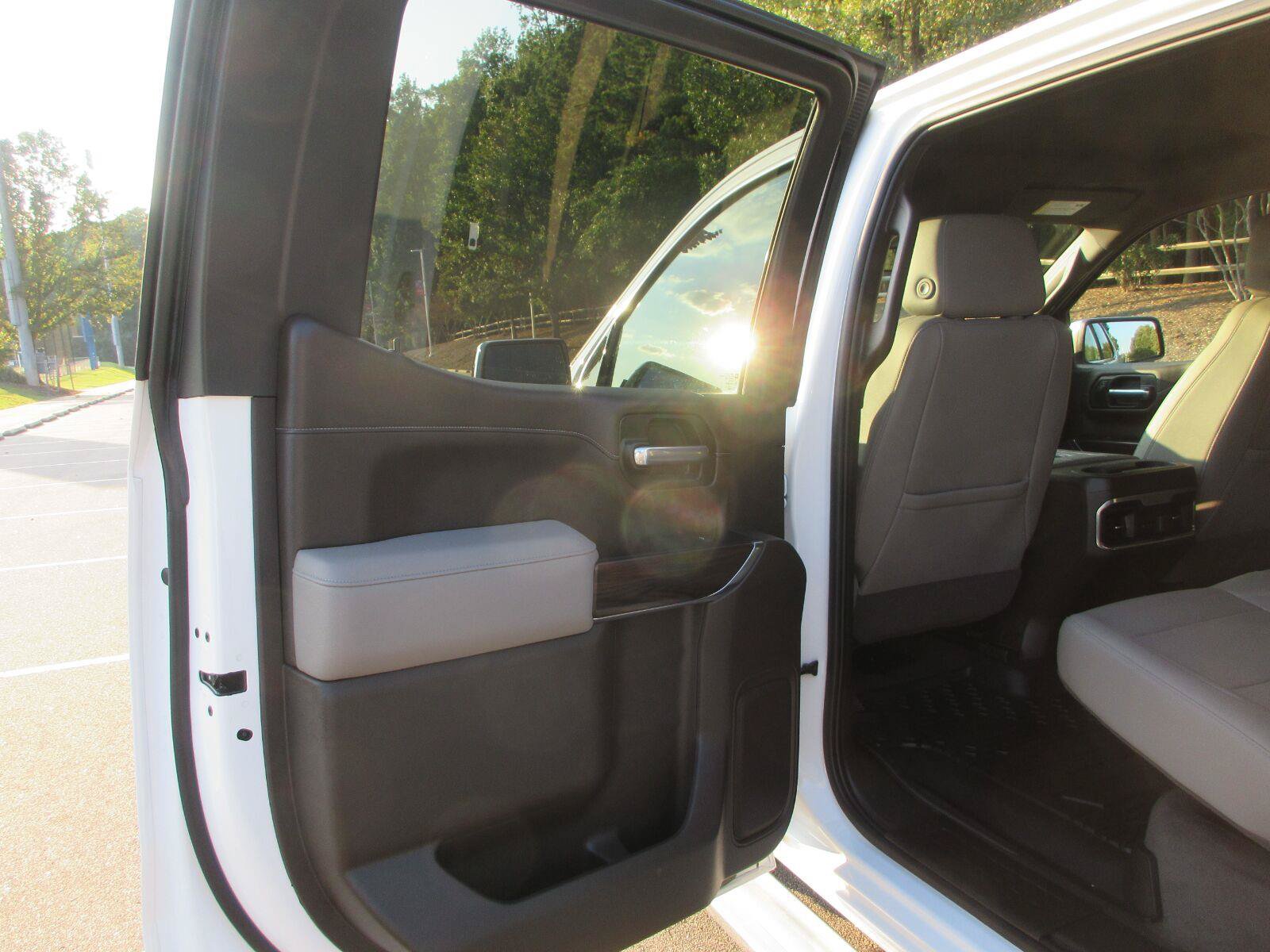Used 2022 GMC Sierra 1500 SLT w/ SLT Premium Plus Package AWD/4WD image 16