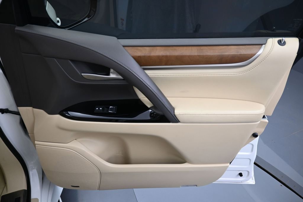 Used 2017 Lexus LX 570 4WD w/ Luxury Package image 48