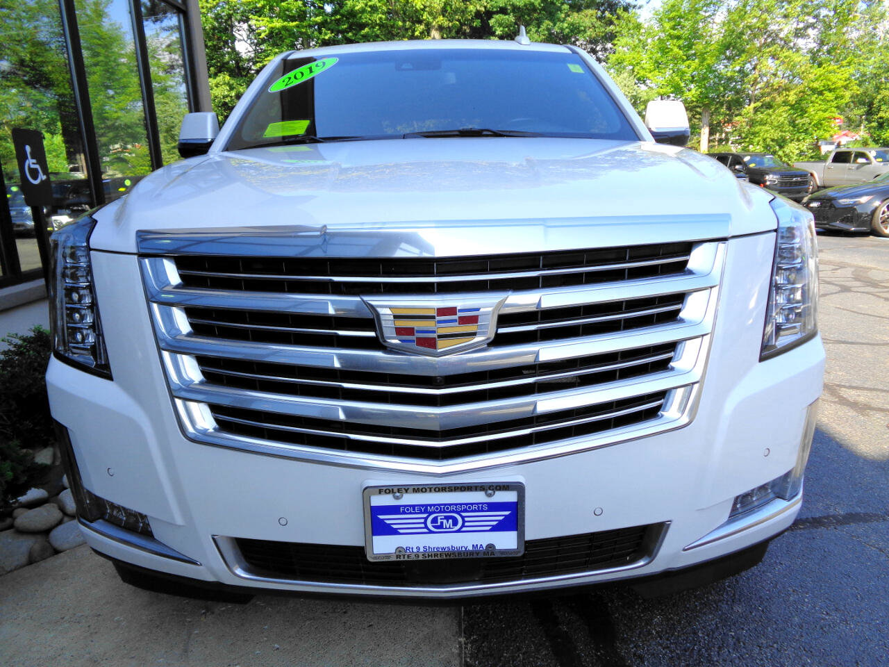 Used 2019 Cadillac Escalade ESV Platinum image 2