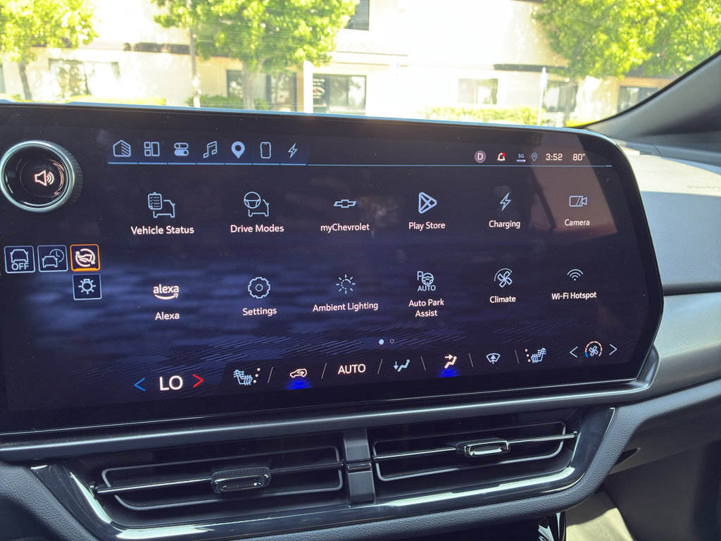 Used 2024 Chevrolet Equinox EV RS FWD image 30
