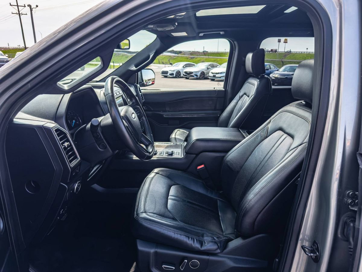 Used 2019 Ford Expedition Limited w/ Equipment Group 301A AWD/4WD image 7