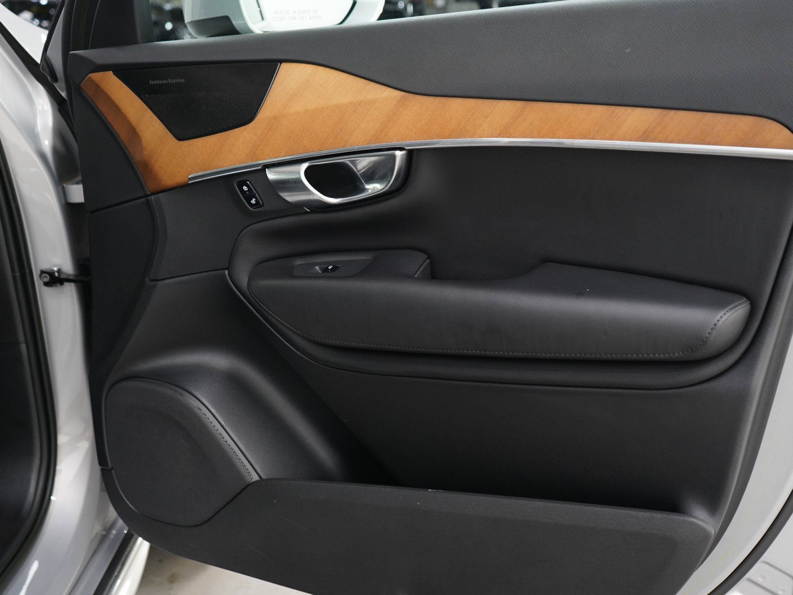 Used 2023 Volvo XC90 B6 Plus AWD/4WD image 9