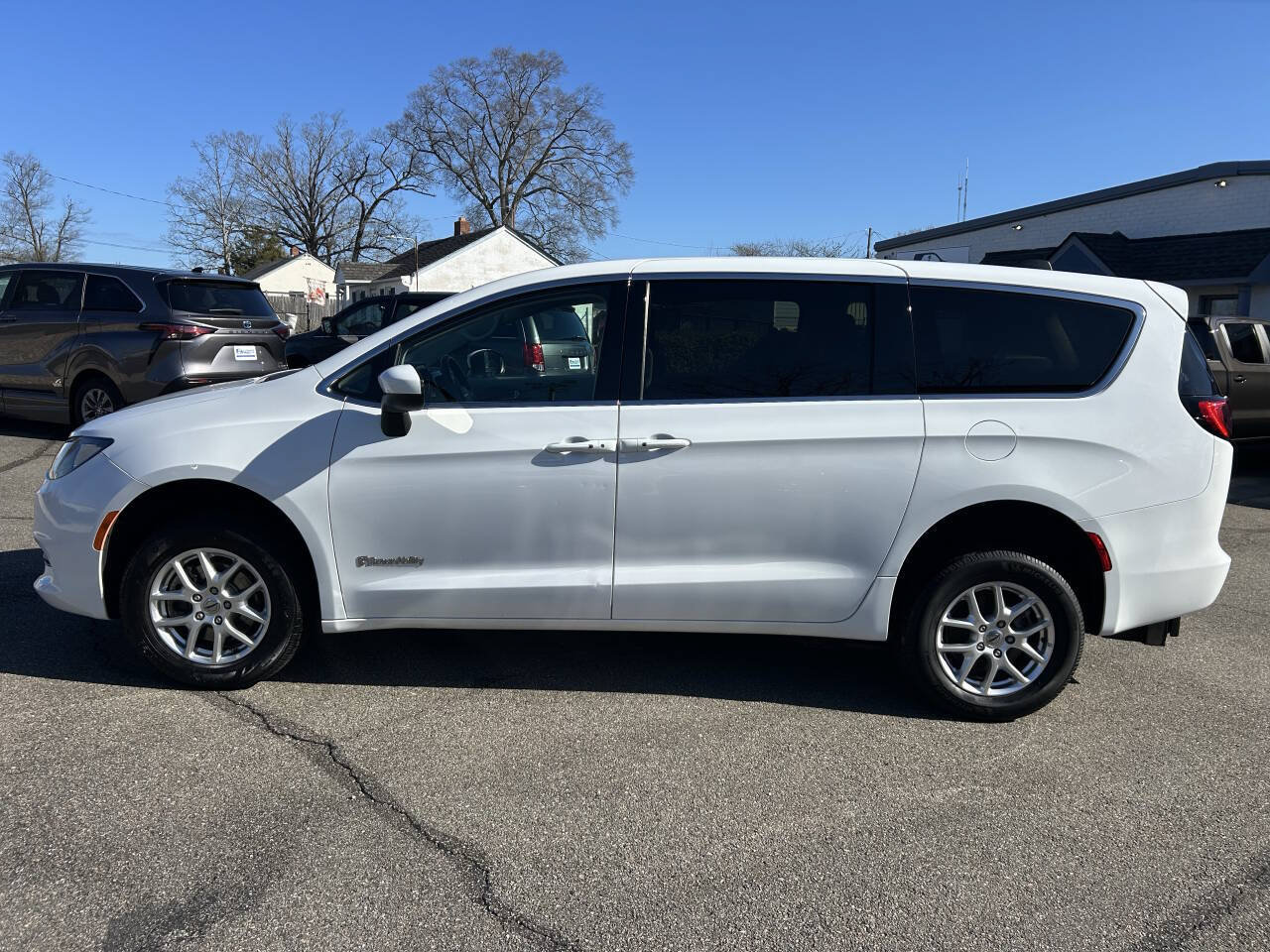 Used 2023 Chrysler Voyager LX FWD image 10