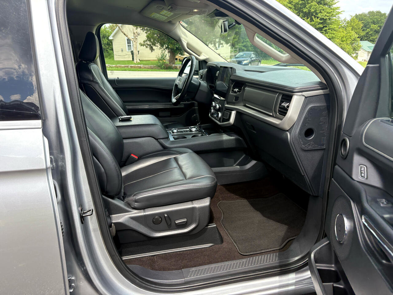 Used 2023 Ford Expedition Max XLT image 29