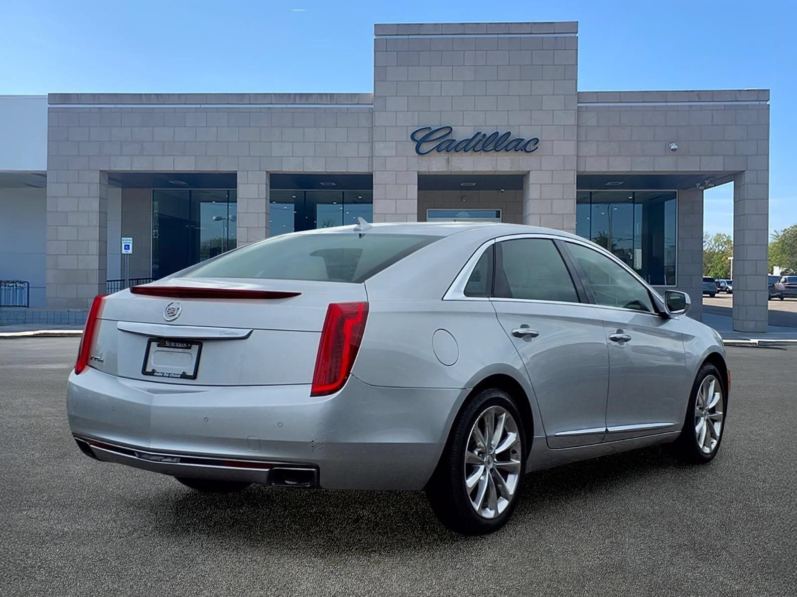 Used 2014 Cadillac XTS Luxury w/ Driver Awareness Package AWD/4WD image 4