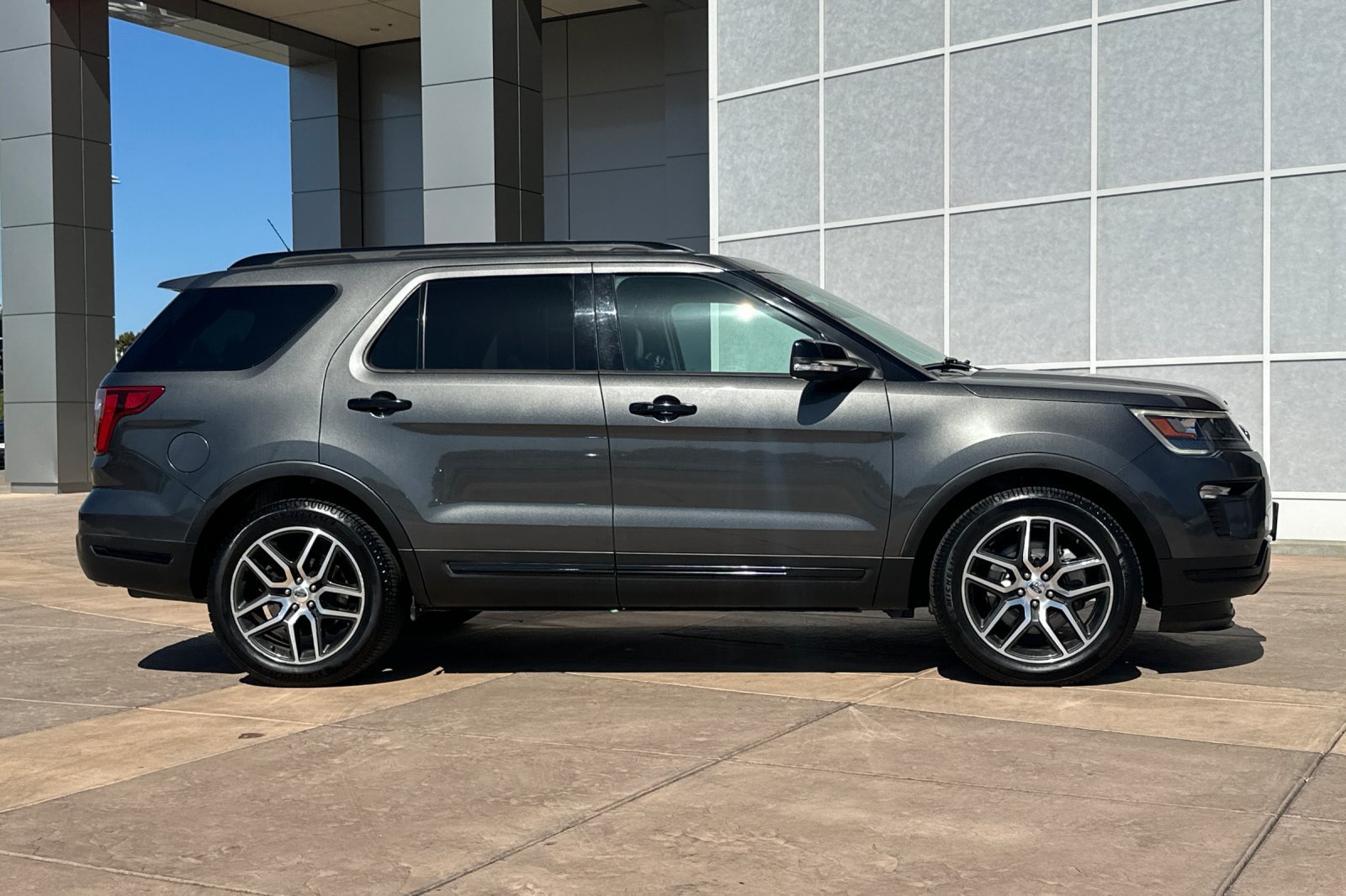 Used 2018 Ford Explorer Sport w/ Equipment Group 401A AWD/4WD image 3