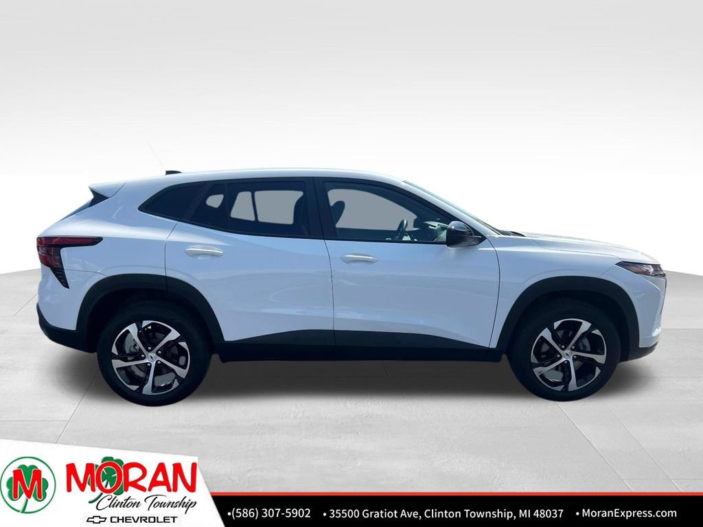 Certified 2025 Chevrolet Trax RS w/ Driver Confidence Package FWD image 7