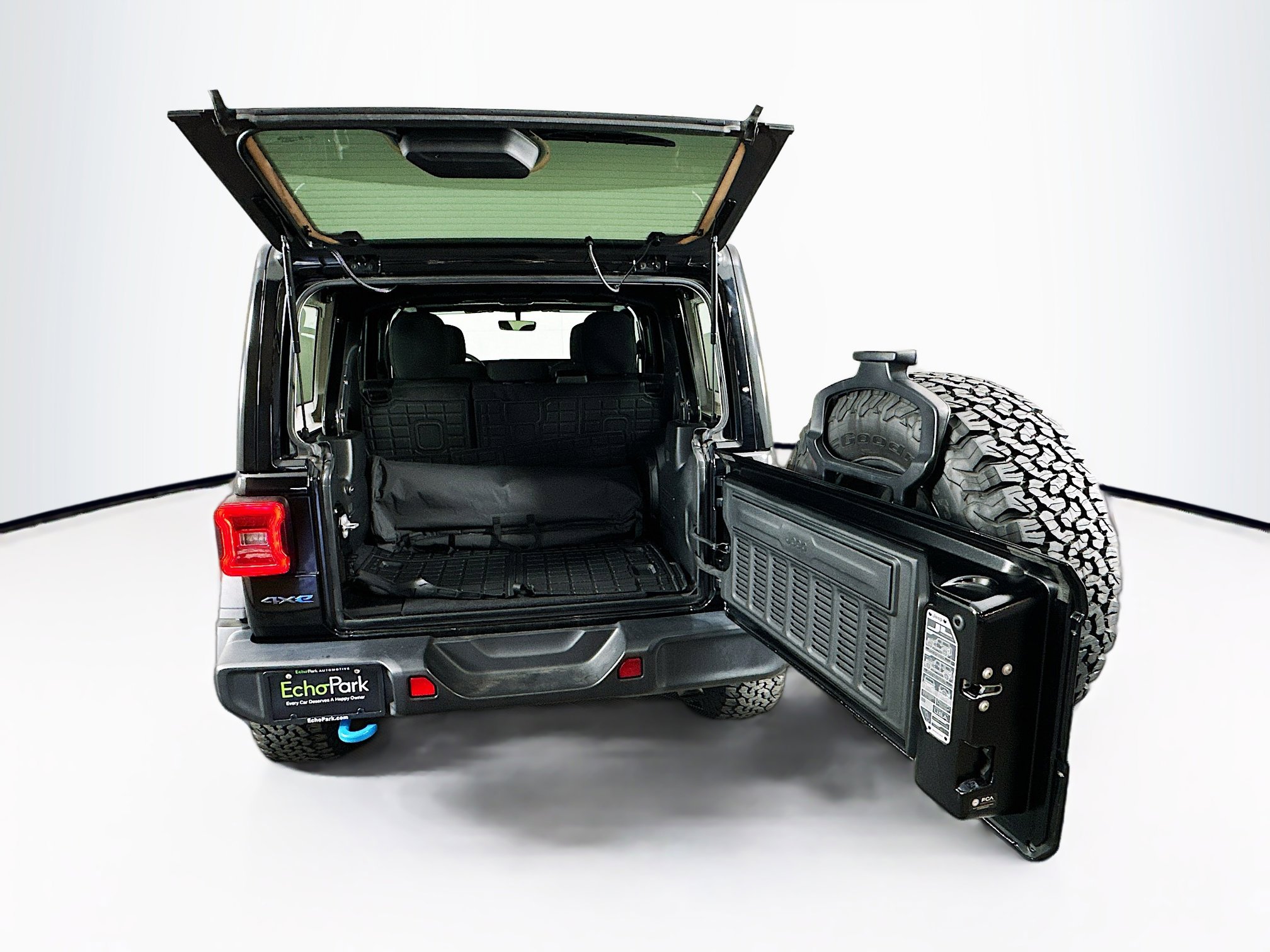 Used 2023 Jeep Wrangler Unlimited Rubicon 4xe AWD/4WD image 27