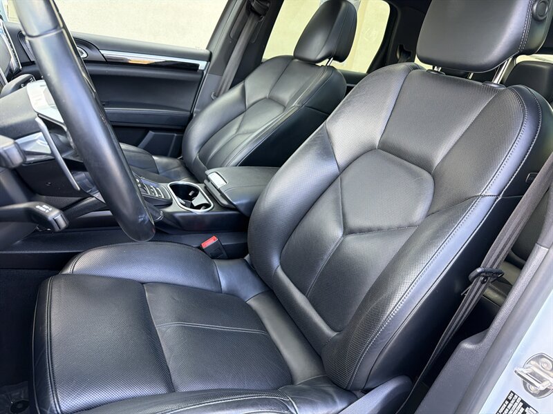 Used 2015 Porsche Cayenne S AWD/4WD image 13
