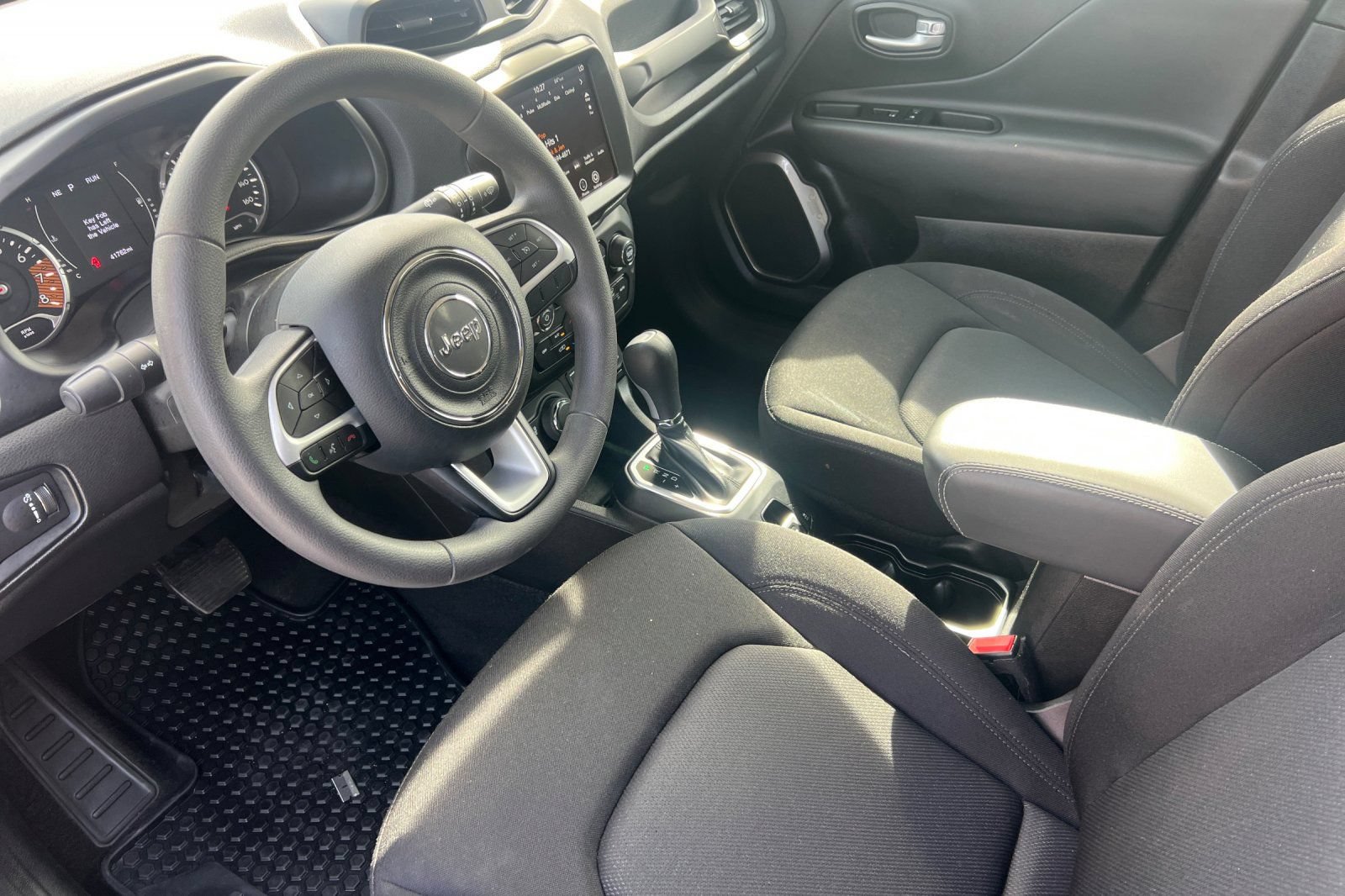 Used 2023 Jeep Renegade Latitude AWD/4WD image 11