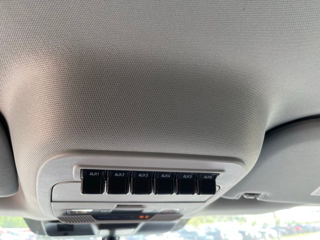 New 2026 Ford F550 4x4 Crew Cab image 16