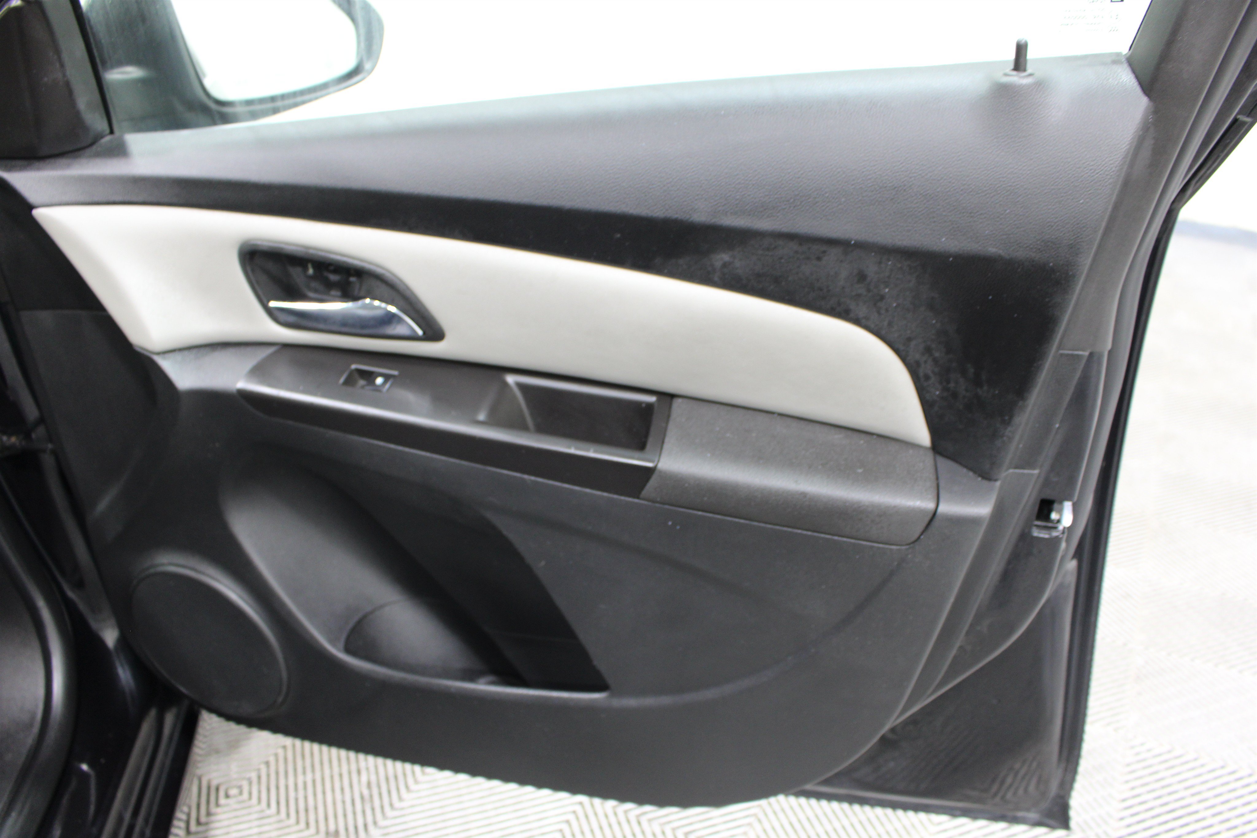 Used 2014 Chevrolet Cruze LT FWD image 22