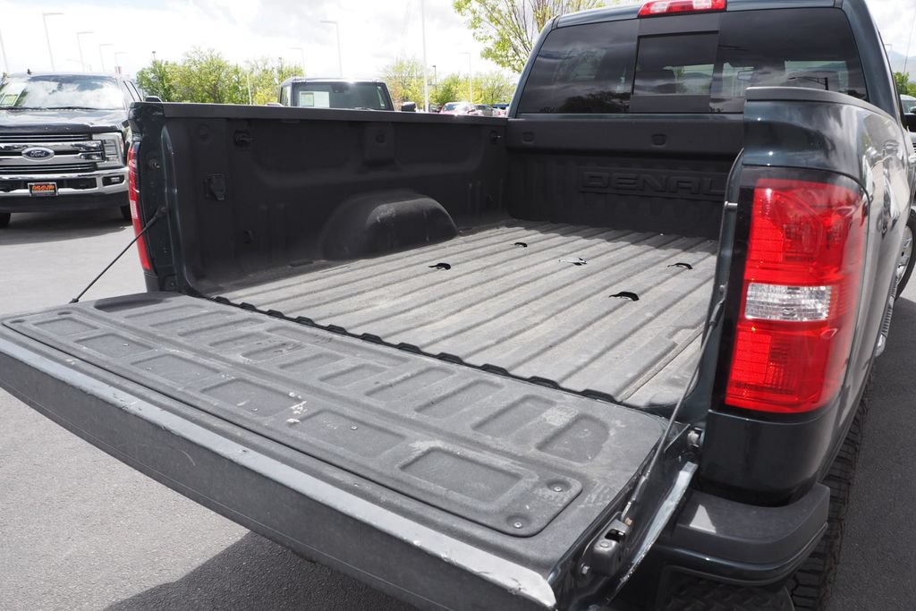 Used 2017 GMC Sierra 2500 Denali w/ Duramax Plus Package AWD/4WD image 18