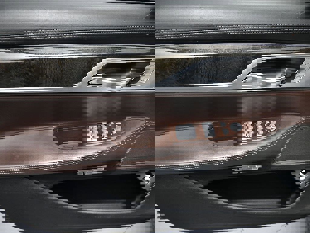 Used 2018 BMW 740i RWD image 13