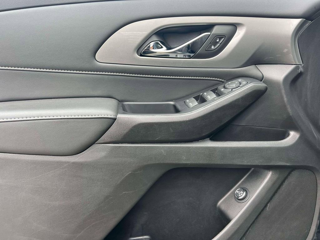 Used 2023 Chevrolet Traverse LT FWD image 18