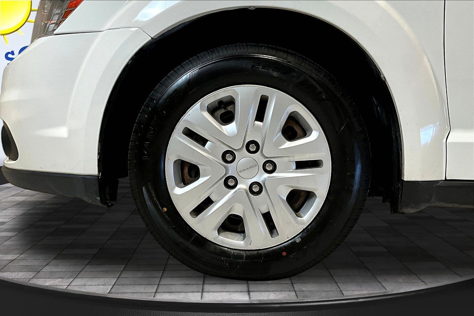 Used 2019 Dodge Journey SE w/ Connectivity Group FWD image 32
