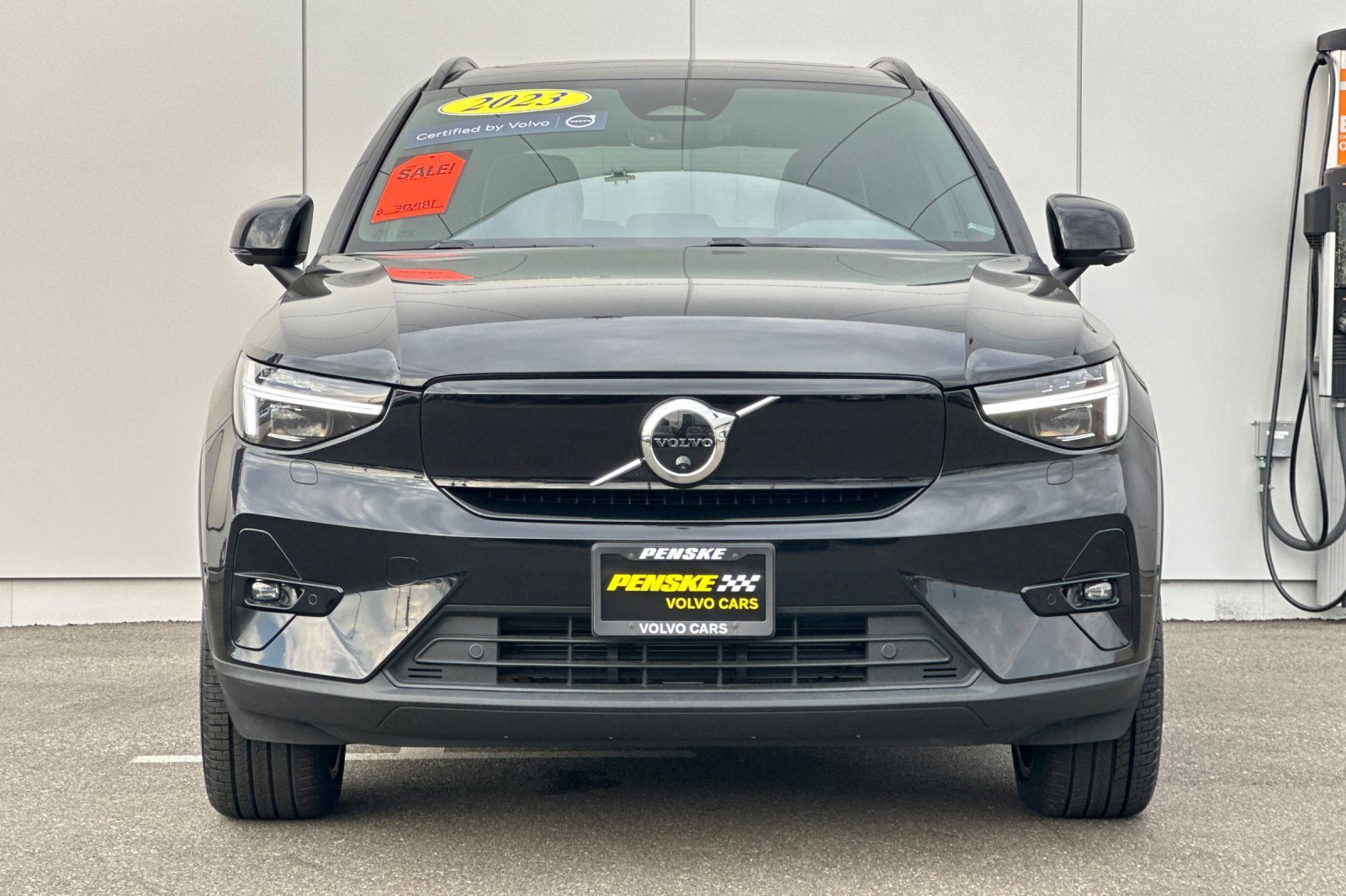 Used 2023 Volvo XC40 Recharge Ultimate w/ Protection Package Premier image 8