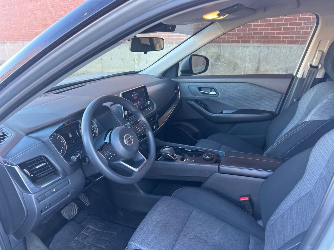 Used 2021 Nissan Rogue SV image 6