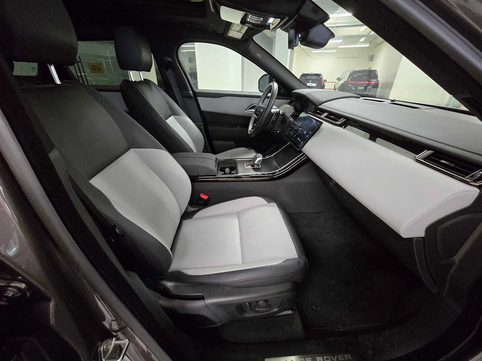 Used 2026 Land Rover Range Rover Velar Dynamic SE AWD/4WD image 11