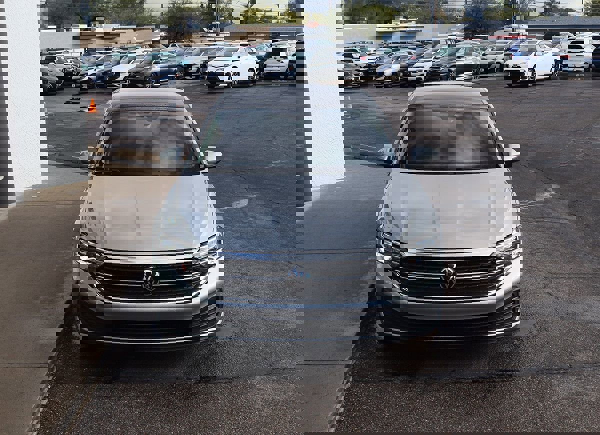 Used 2023 Volkswagen Jetta SE image 15