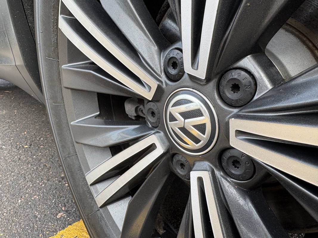 Used 2019 Volkswagen Tiguan SEL AWD/4WD image 10