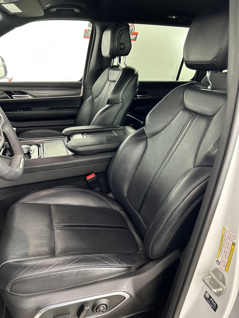 Used 2024 Jeep Wagoneer L Series II w/ Flexible Seating Group image 12