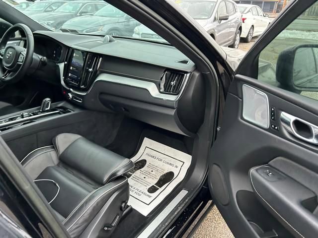 Used 2022 Volvo XC60 T8 R-Design w/ Advanced Package image 30