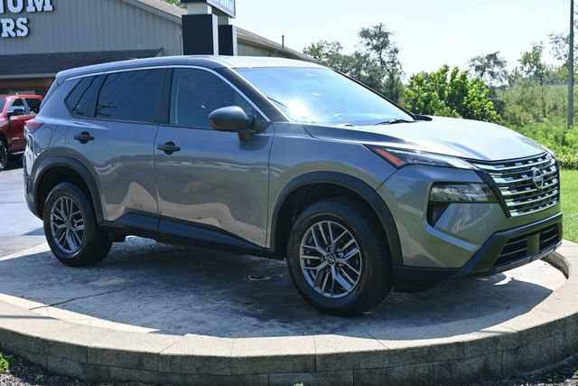 Used 2024 Nissan Rogue S AWD/4WD image 3