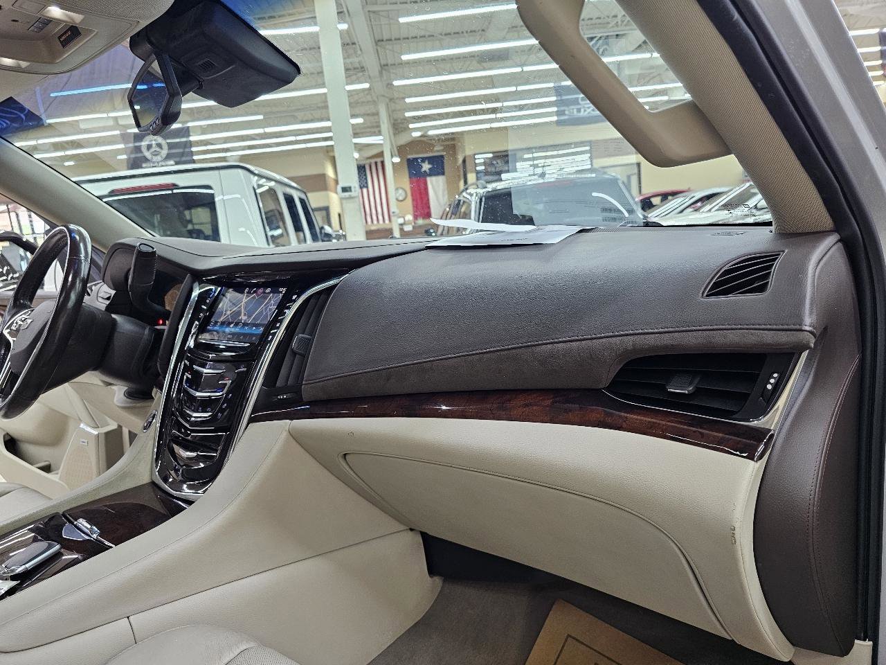 Used 2015 Cadillac Escalade ESV Luxury AWD/4WD image 24