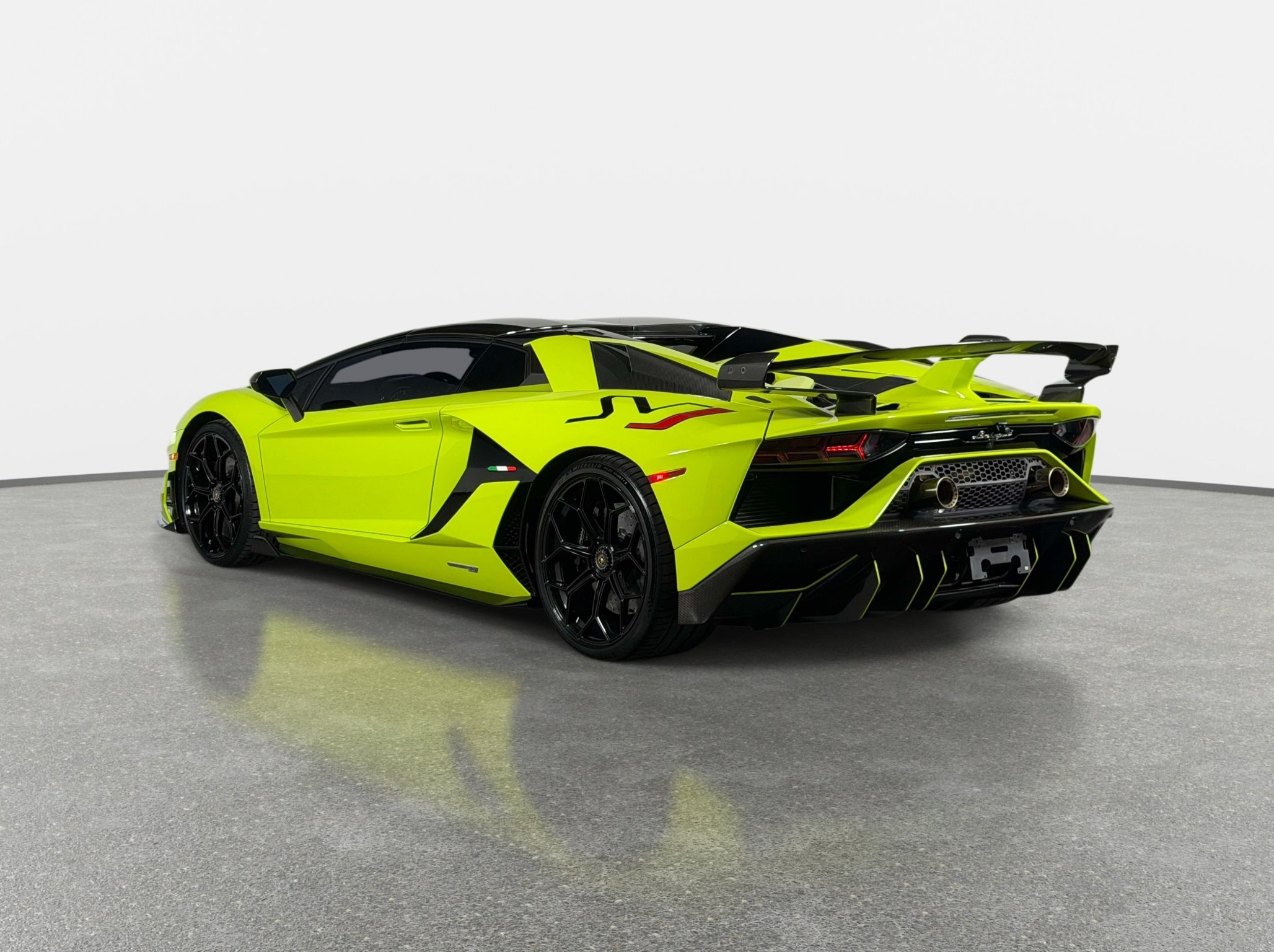 Used 2020 Lamborghini Aventador SVJ AWD/4WD image 18