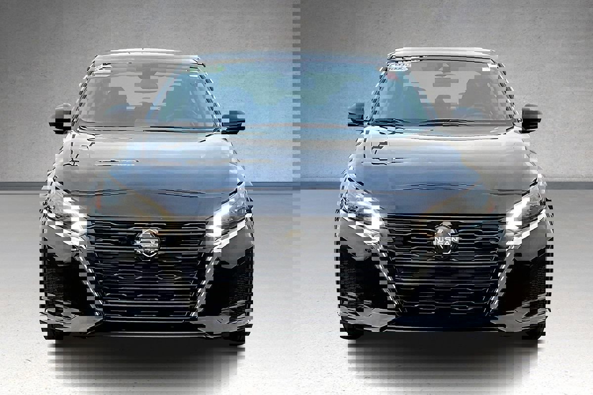 Used 2024 Nissan Altima 2.5 SV image 3