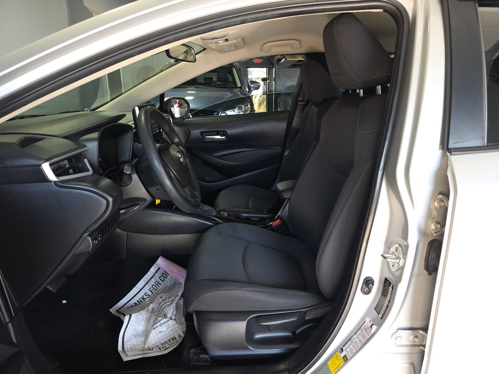 Used 2020 Toyota Corolla LE FWD image 8