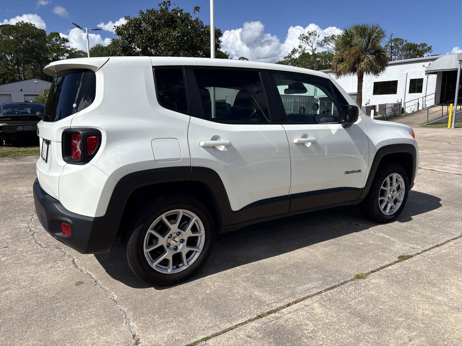 Certified 2023 Jeep Renegade Latitude AWD/4WD image 3