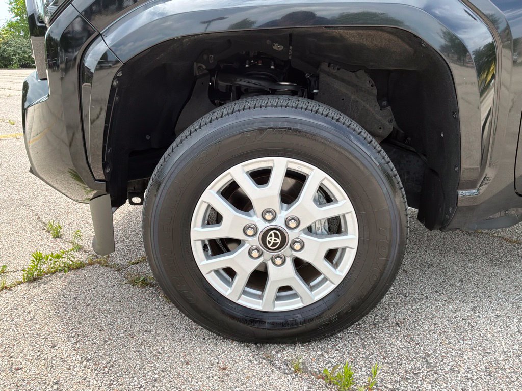 Used 2024 Toyota Tacoma SR5 AWD/4WD image 10