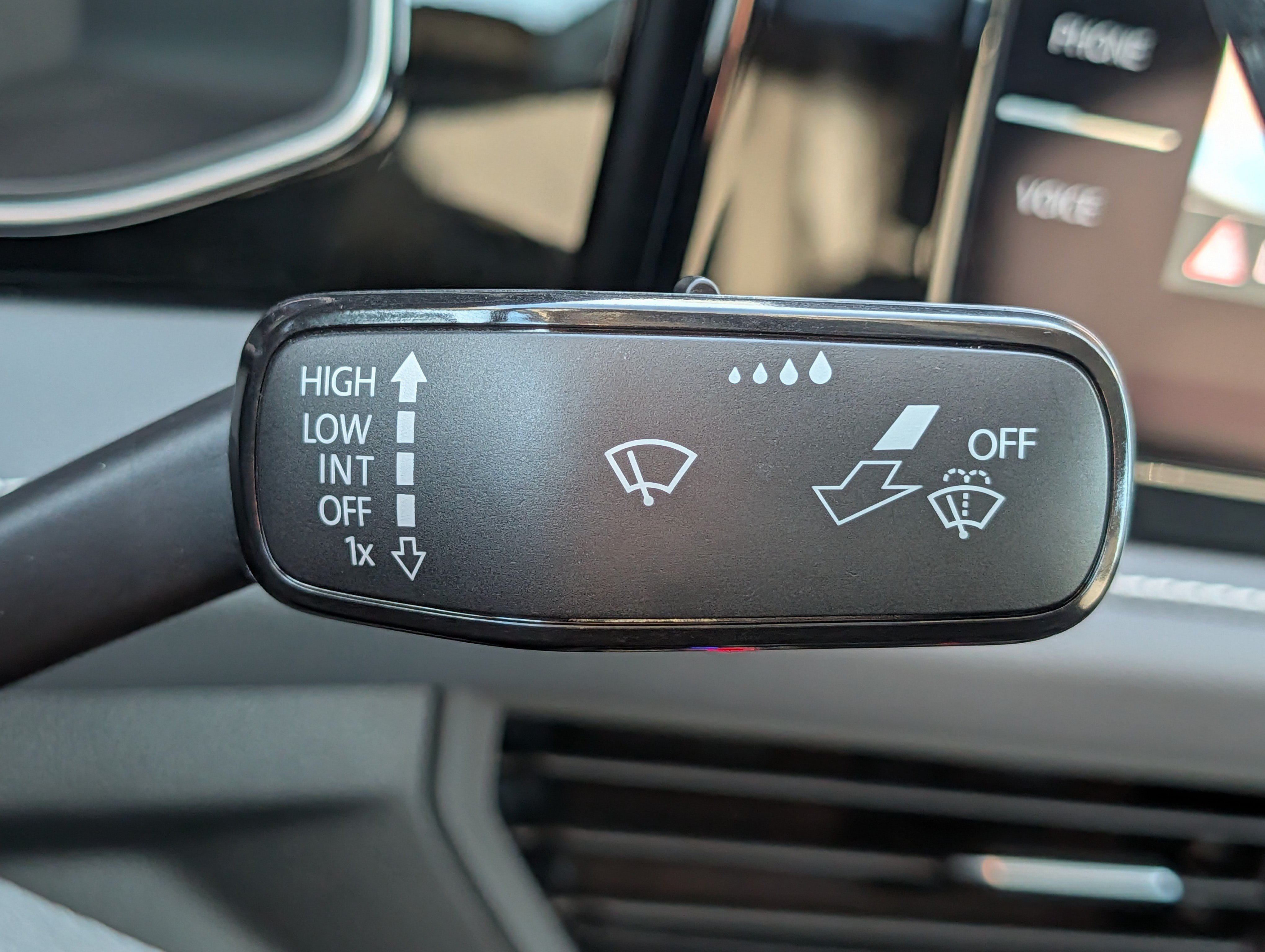 Used 2026 Volkswagen Jetta SEL FWD image 31