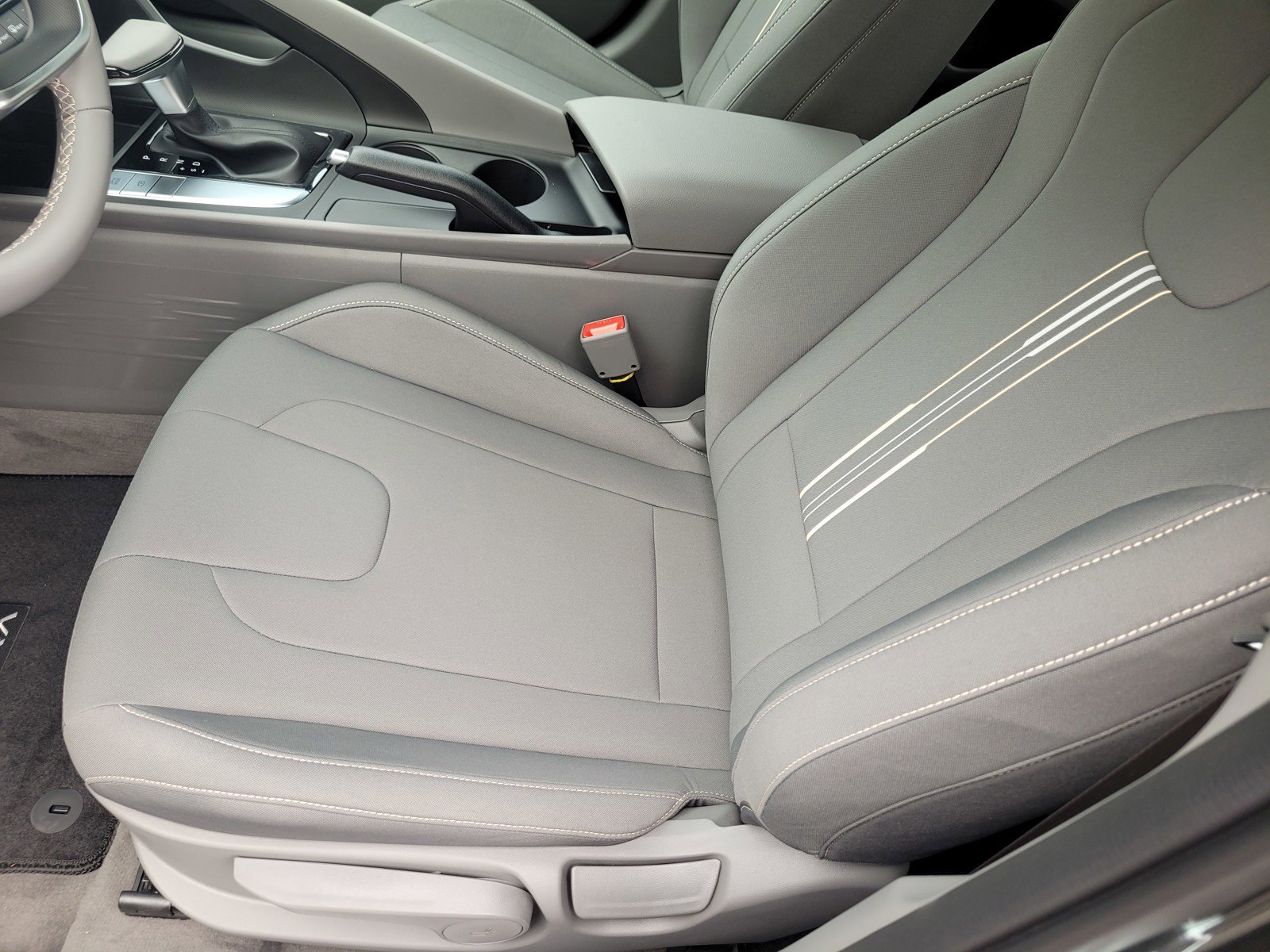 New 2025 Hyundai Elantra SEL image 15