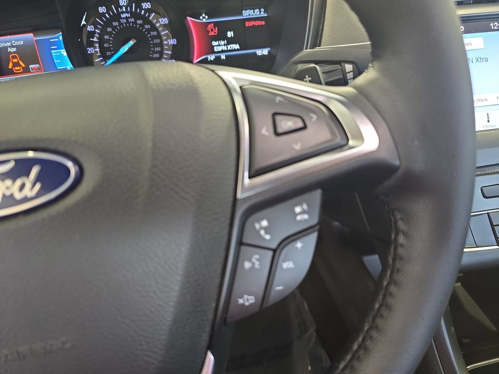 Used 2018 Ford Fusion SE w/ Equipment Group 201A FWD image 19
