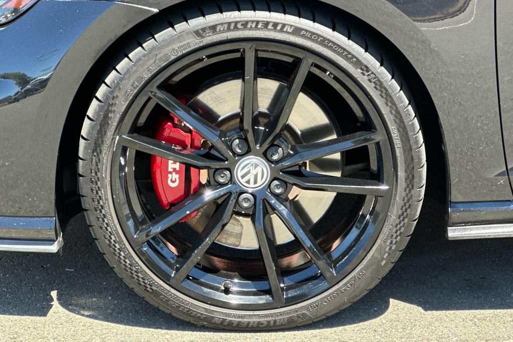 Used 2018 Volkswagen GTI SE FWD image 25