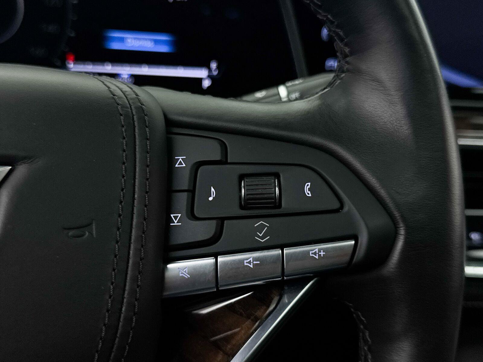 Used 2022 Cadillac Escalade Sport Platinum w/ LPO, ONYX Package AWD/4WD image 41