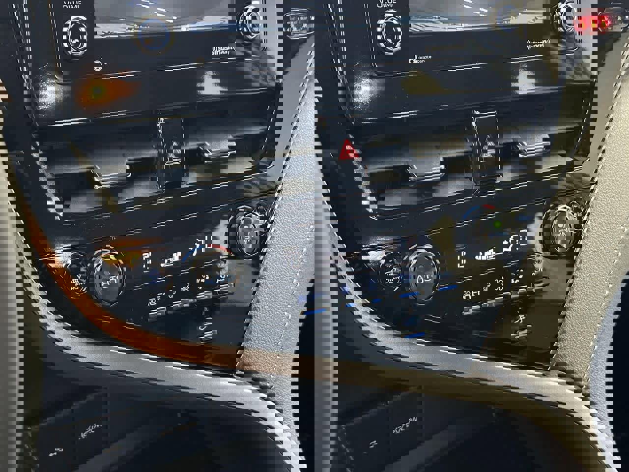 Used 2024 Toyota Camry SE image 21