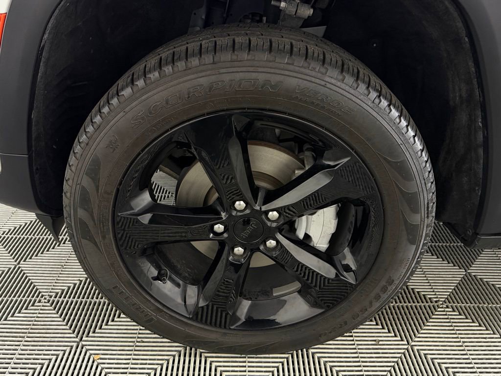 Used 2024 Jeep Grand Cherokee Limited w/ Luxury Tech Group II image 12