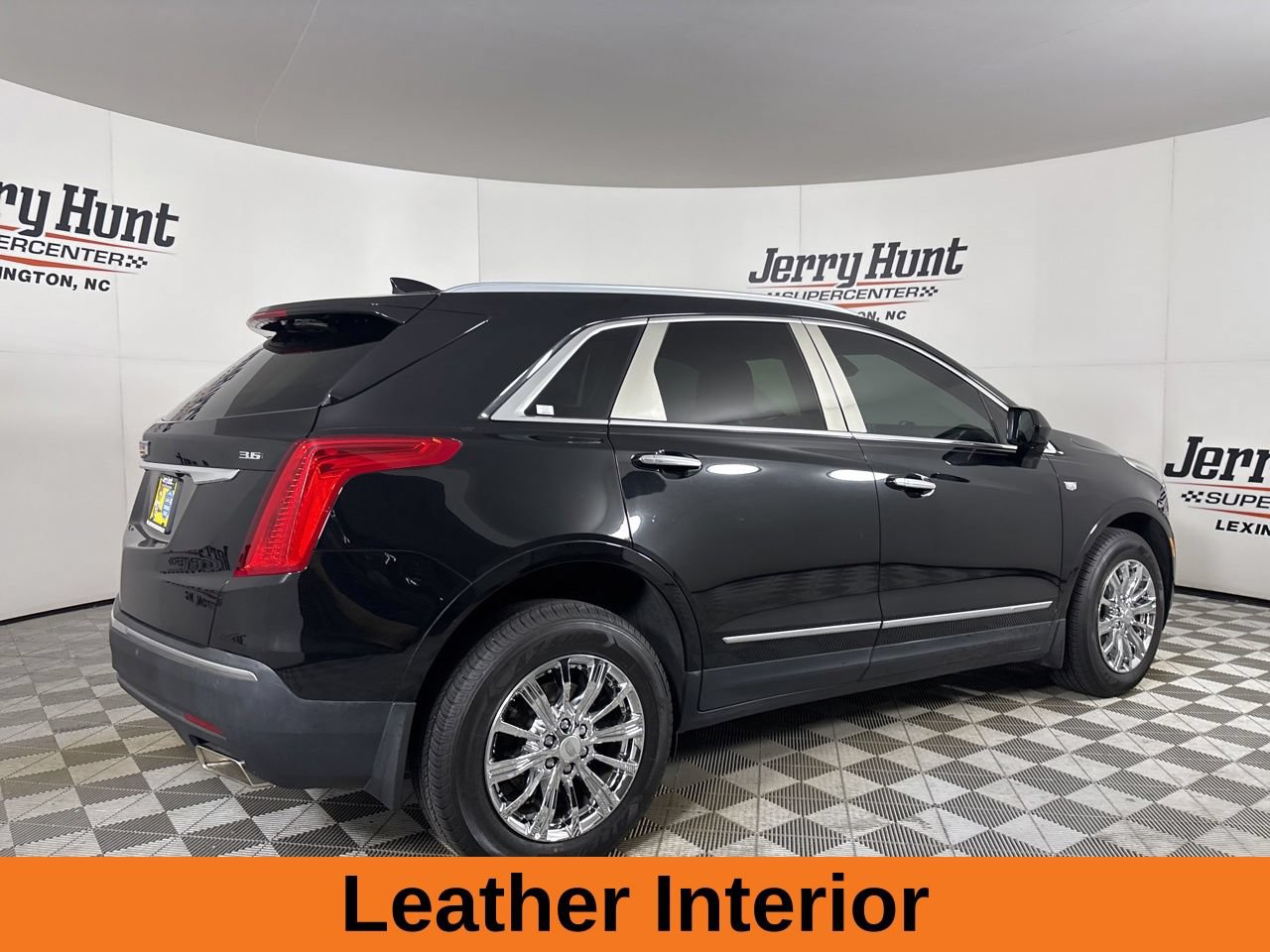 Used 2017 Cadillac XT5 Luxury w/ Driver Awareness Package FWD image 6