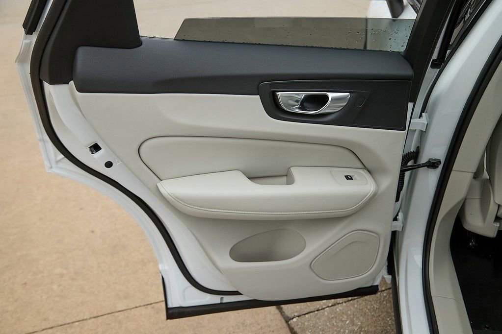 New 2026 Volvo XC60 B5 Ultra w/ Protection Package Premier image 17