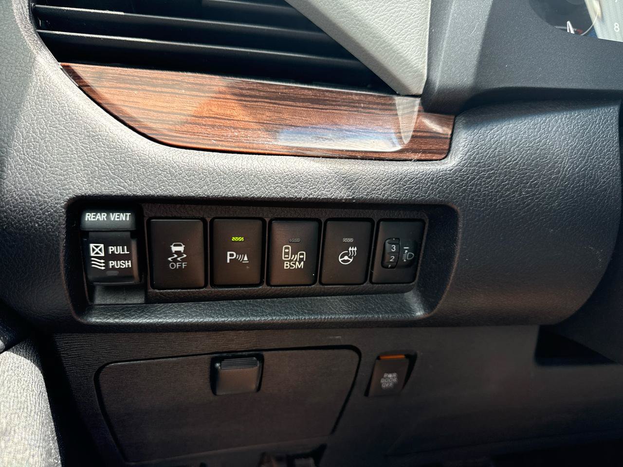 Used 2016 Toyota Sienna Limited Premium FWD image 26