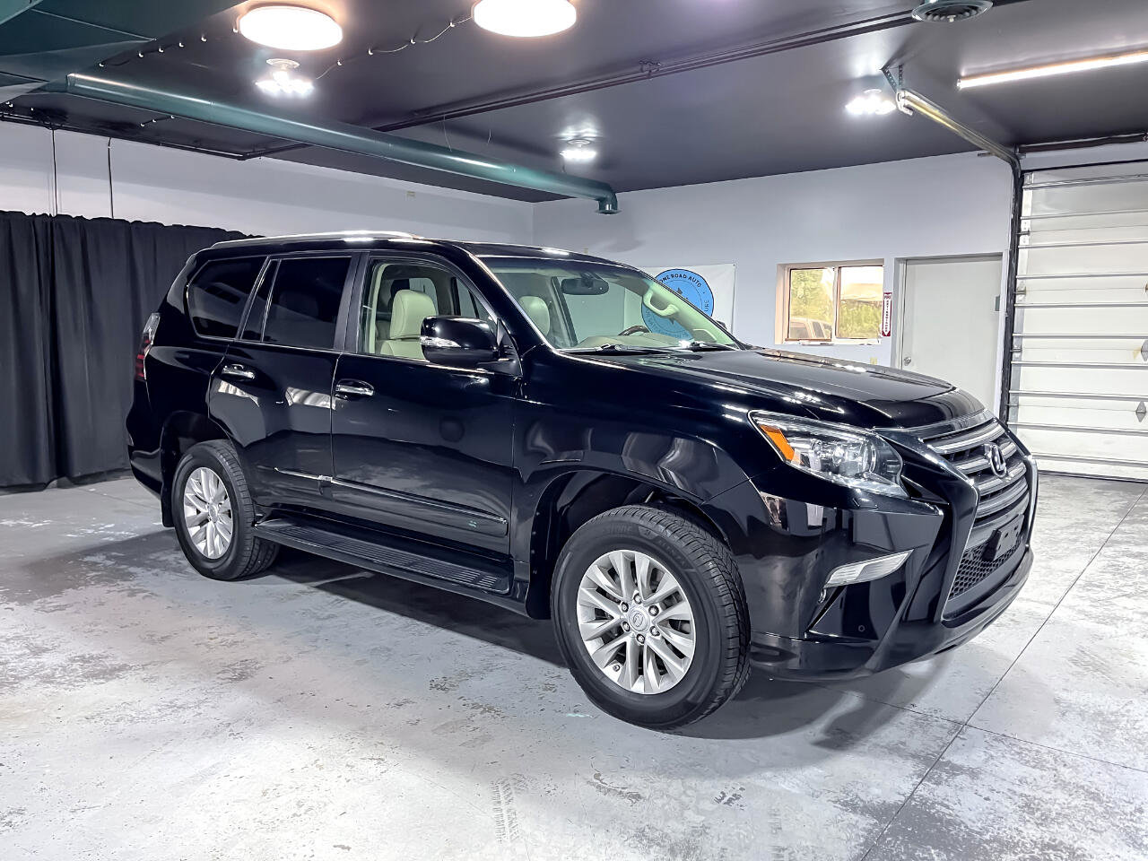 Used 2017 Lexus GX 460 image 2