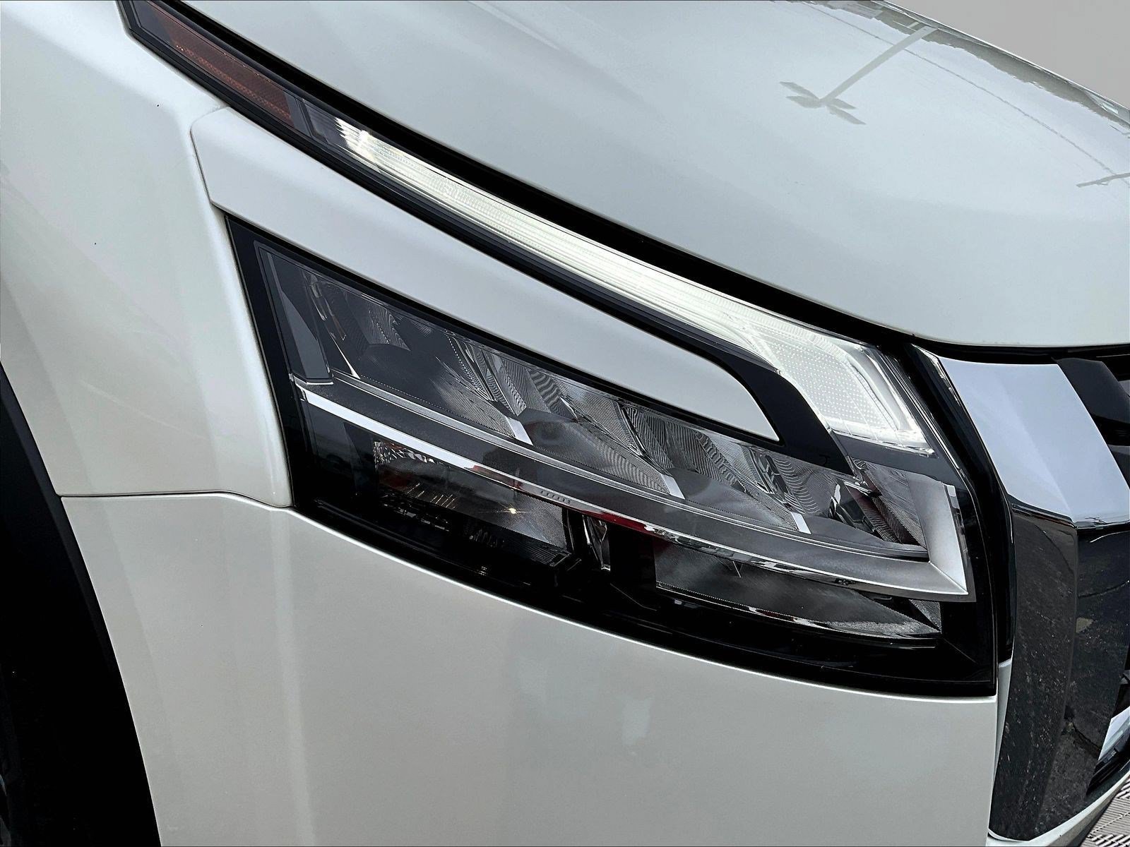 Certified 2023 Nissan Pathfinder Platinum w/ Cargo Package AWD/4WD image 33