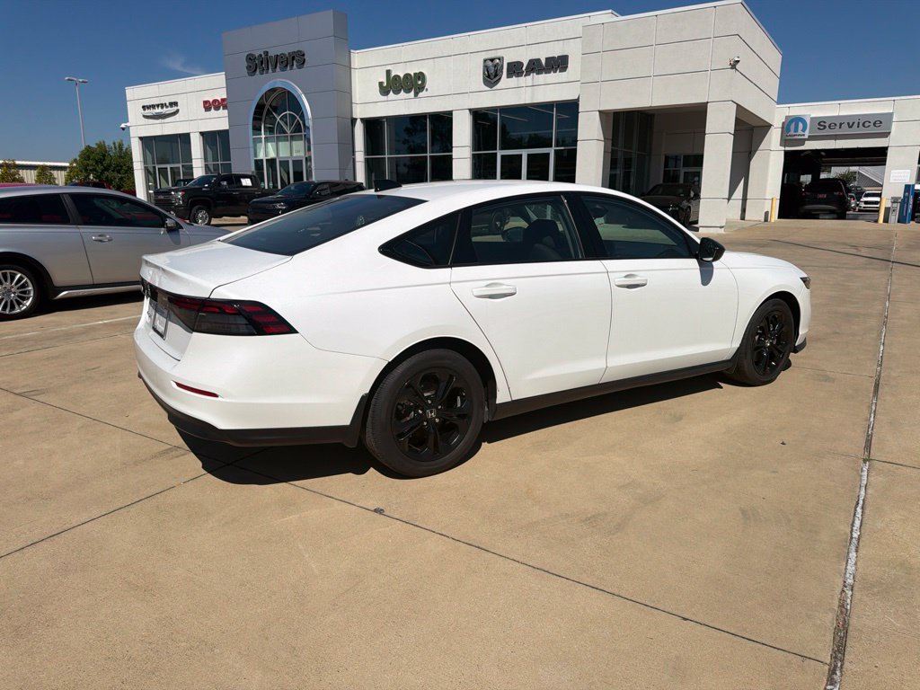 Used 2025 Honda Accord SE image 17